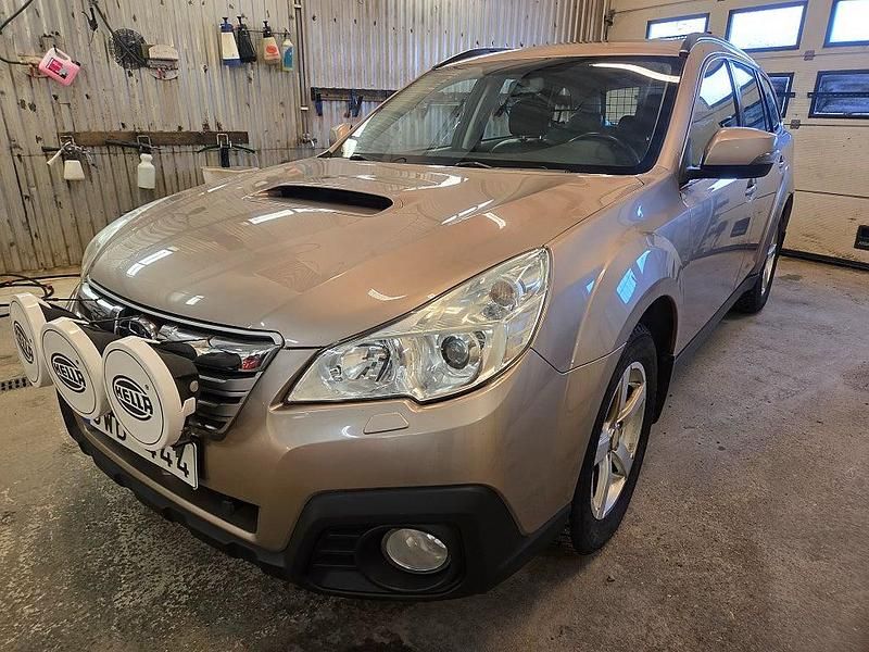 Begagnad Subaru Outback 150 HK (110 kW) 2013 Brun Kombi