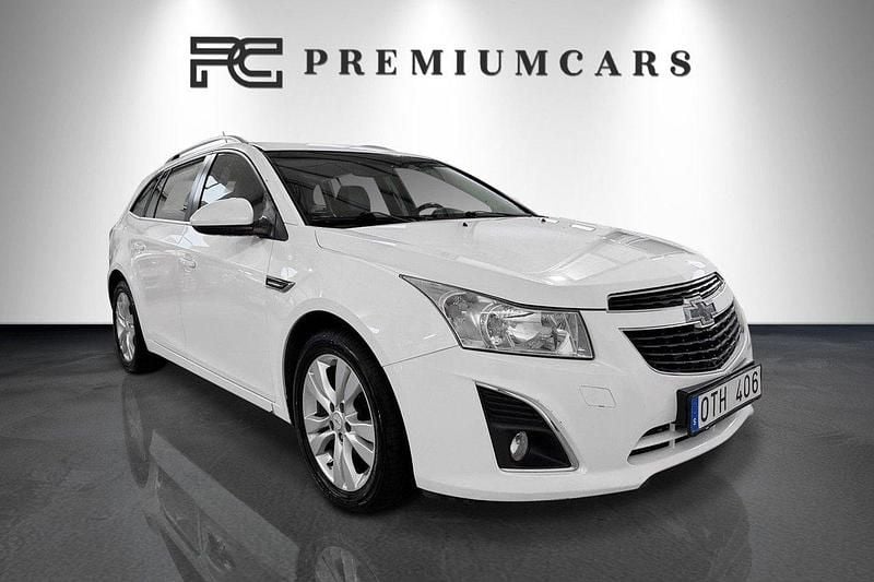 Vit Begagnad 2013 Chevrolet Cruze Kombi | 39 900 kr (Marknadspris) - Bild 1/4
