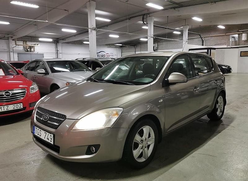Mörkgrå Begagnad 2006 Kia Ceed EX Halvkombi | 39 900 kr (Marknadspris) - Bild 1/4