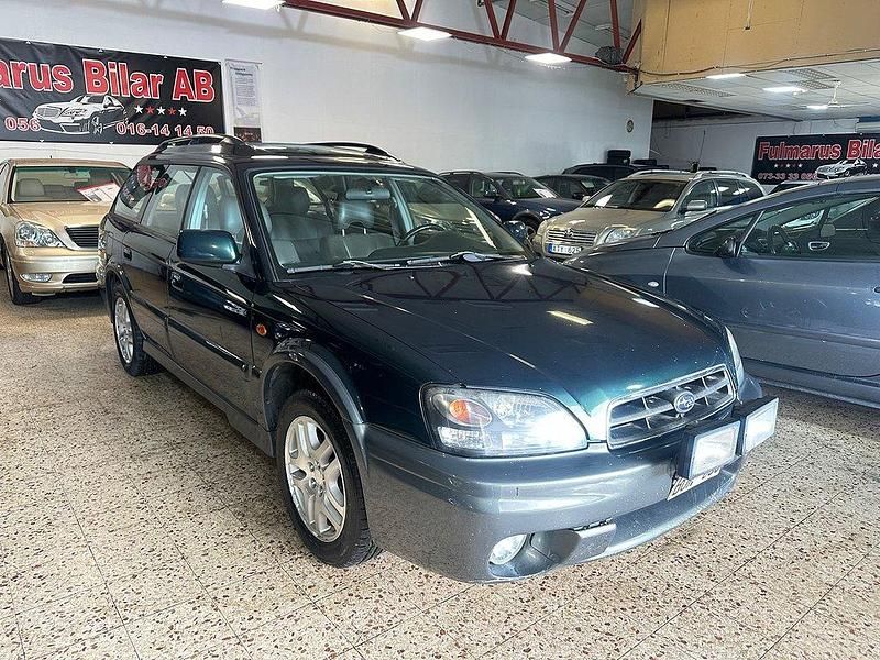 Mörkgrön Begagnad 2002 Subaru Outback SUV | 25 900 kr - Bild 1/4