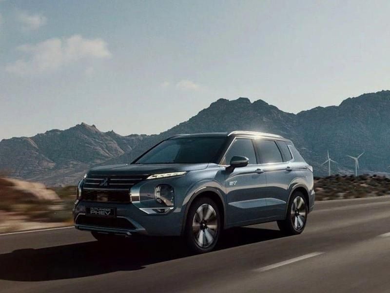 White solid Ny 2025 Mitsubishi Outlander P-HEV Invite SUV | 539 900 kr (Bra pris) - Bild 1/1