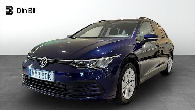 Mörkblå Begagnad 2021 VW Golf VIII Life Kombi | 239 900 kr - Bild 1/4