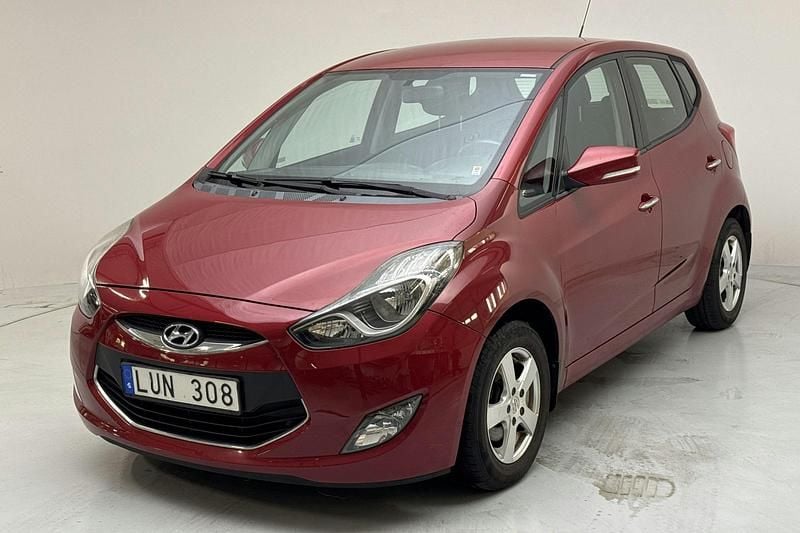 Mörkröd Begagnad 2011 Hyundai ix20 Minibuss | 79 000 kr (Superpris) - Bild 1/4