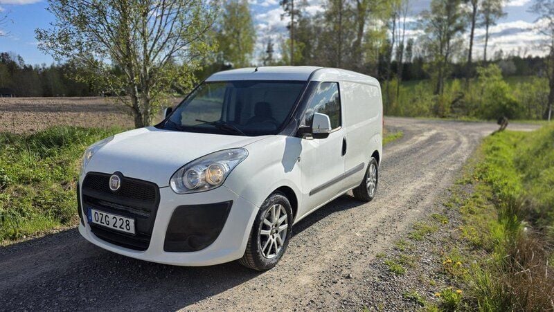 Vit Begagnad 2013 Fiat Doblò Minibuss | 50 000 kr (Lite dyr) - Bild 1/4