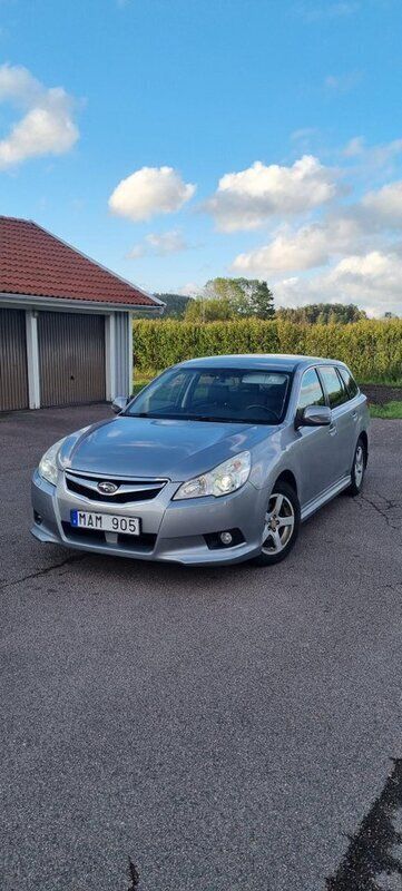 Silver Begagnad 2011 Subaru Legacy Kombi | 50 000 kr (Marknadspris) - Bild 1/4