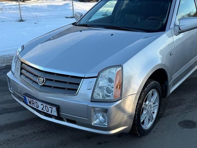 Begagnad Cadillac SRX 258 HK (189 kW) 2006 Silver SUV
