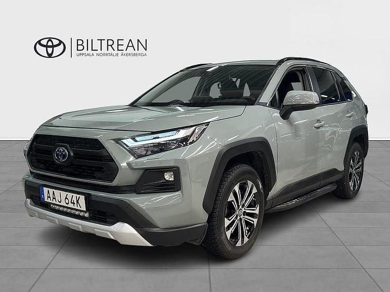 Grön Begagnad 2023 Toyota RAV4 Hybrid SUV | 424 000 kr (Marknadspris) - Bild 1/3