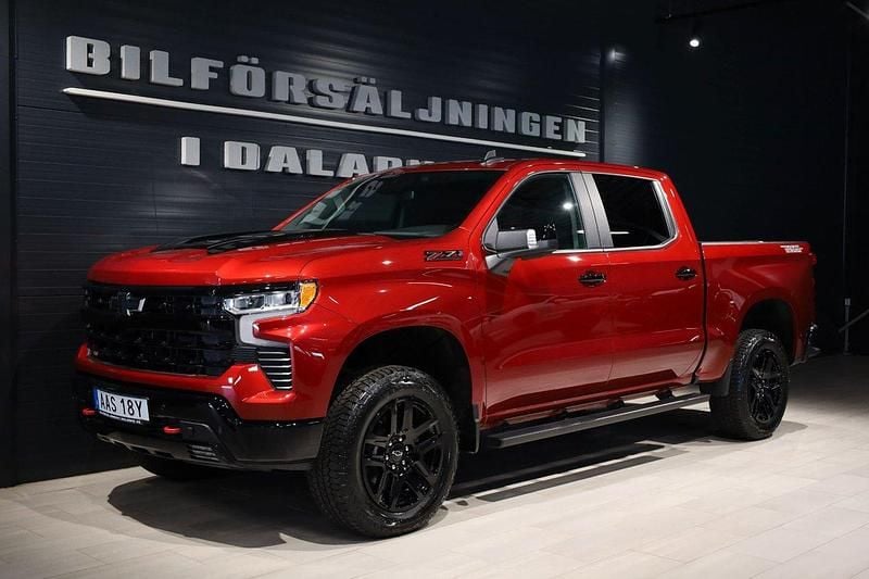 Röd (röd metallic) Ny 2025 Chevrolet Silverado Van | 1 099 000 kr (Bra pris) - Bild 1/4