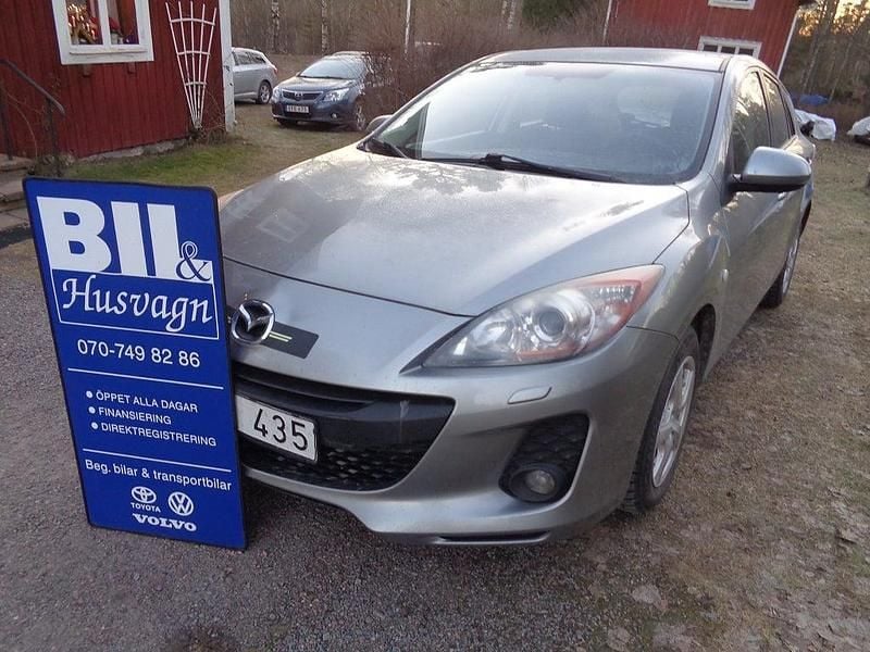 Grå Begagnad 2012 Mazda 3 Inclusive Halvkombi | 59 000 kr (Marknadspris) - Bild 1/4