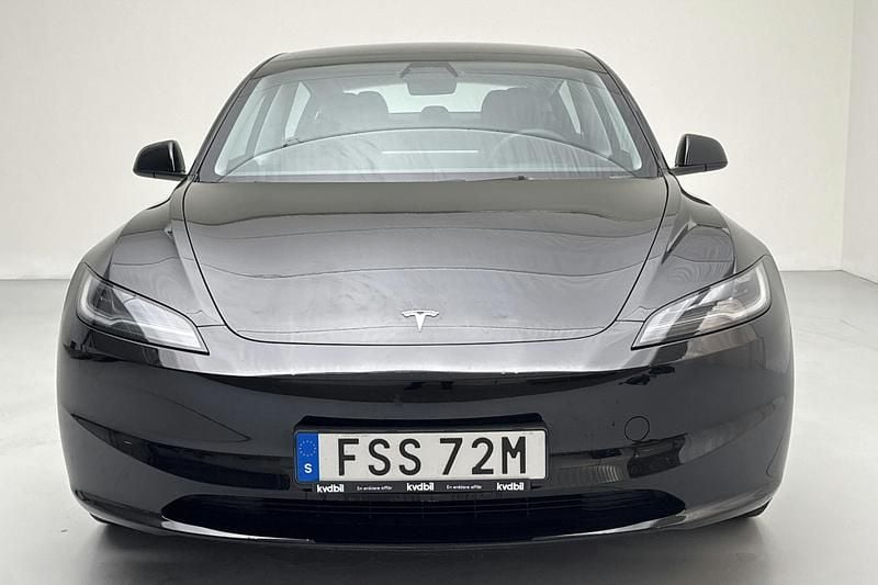 Begagnad Tesla Model 3 Long Range RWD 235 kW (320 HK) 2025 Svart Sedan
