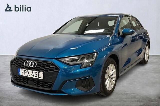 Atollblå metallic Begagnad 2022 Audi A3 Proline Sedan | 209 000 kr (Marknadspris) - Bild 1/4
