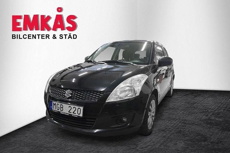 Svart Begagnad 2012 Suzuki Swift Halvkombi | 59 900 kr (Marknadspris) - Bild 1/4