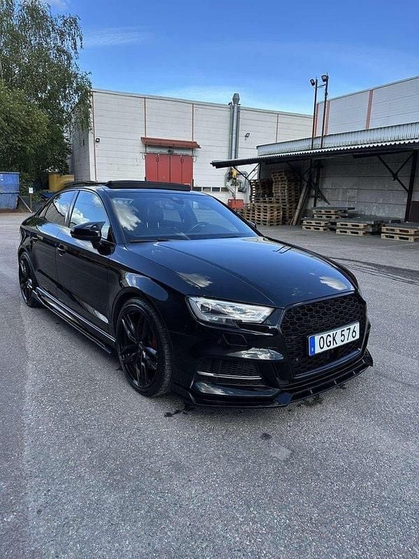Svart Begagnad 2017 Audi S3 Comfort Sedan | 330 000 kr (Marknadspris) - Bild 1/4