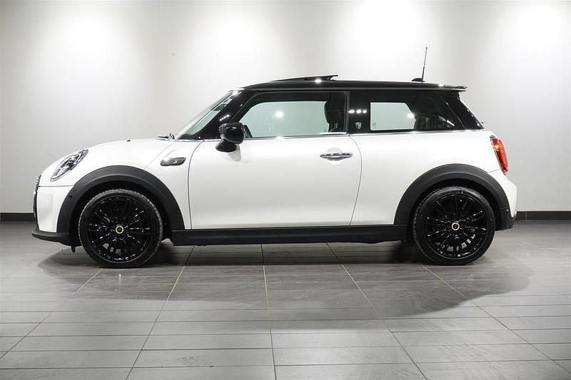 Begagnad Mini Cooper 135 kW (184 HK) 2023 Nanuq white Halvkombi