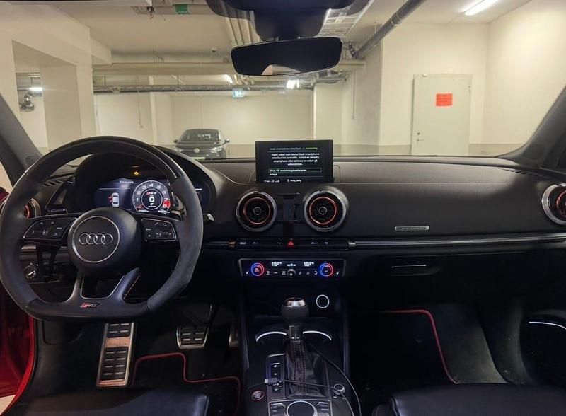 Begagnad Audi RS3 400 HK (294 kW) 2018 Catalunya red metallic Sedan