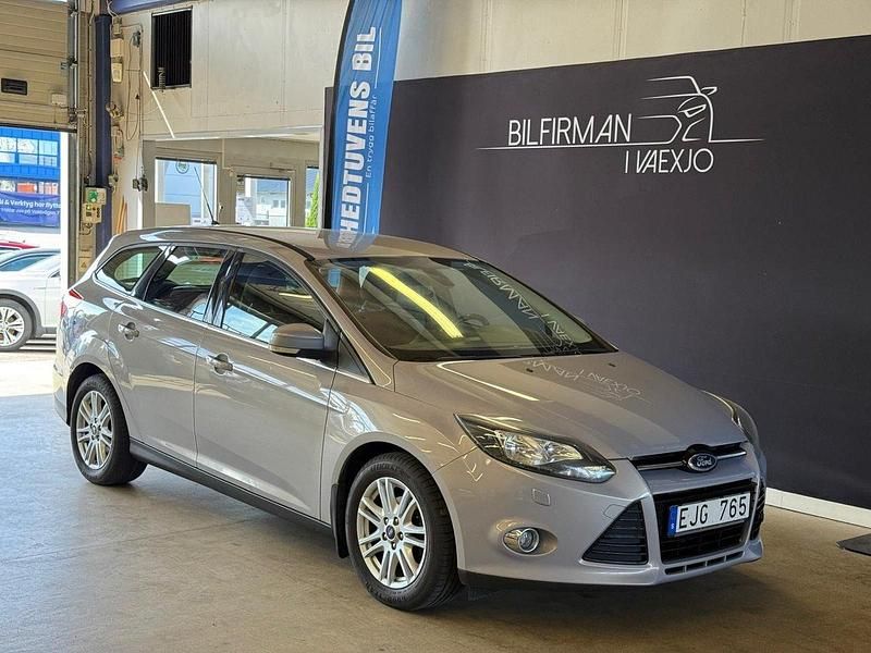 Grå Begagnad 2013 Ford Focus Kombi | 49 000 kr (Marknadspris) - Bild 1/4