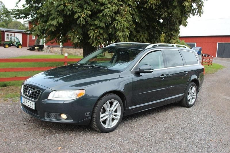 Grå Begagnad 2011 Volvo V70 Kombi | 49 900 kr (Superpris) - Bild 1/4