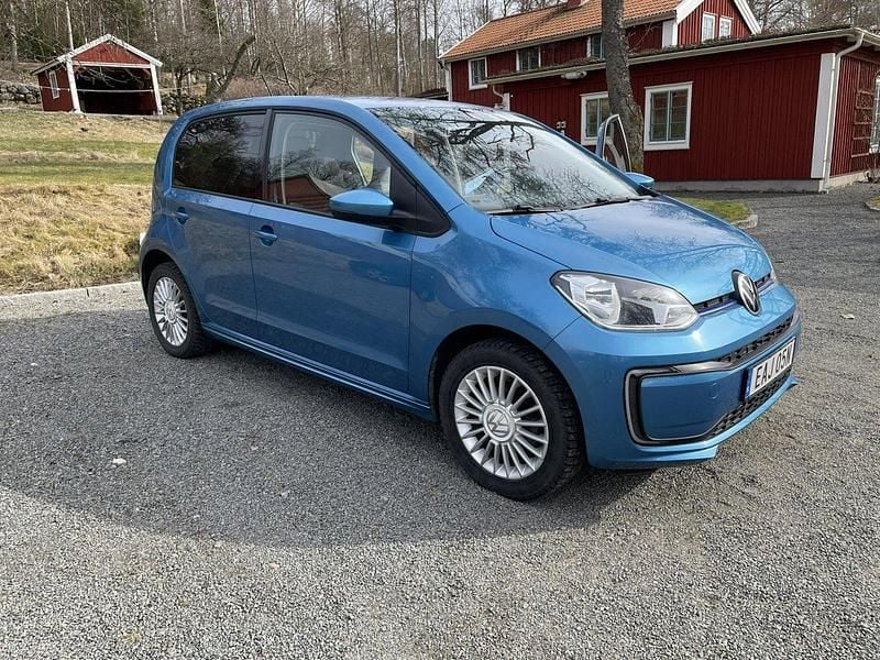 Blå Begagnad 2021 VW e-up! Halvkombi | 153 000 kr (Marknadspris) - Bild 1/4