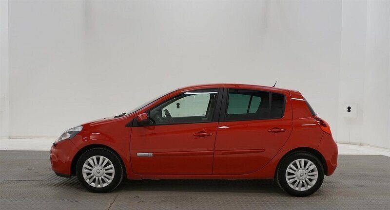 Röd Begagnad 2012 Renault Clio R.S. Halvkombi | 37 900 kr (Bra pris) - Bild 1/4