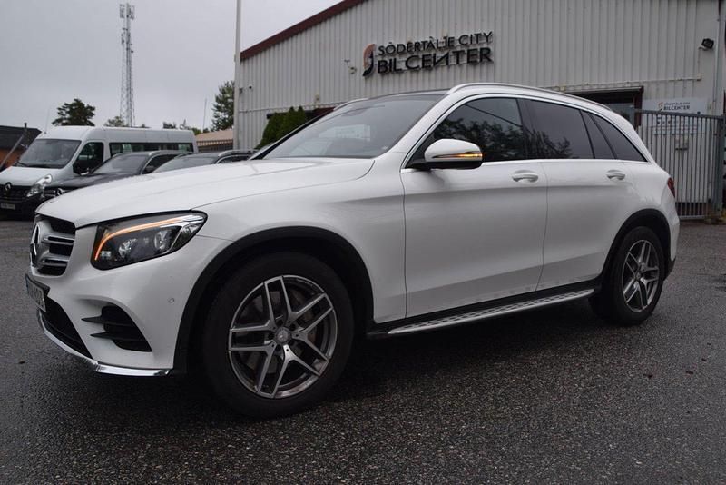 Vit Begagnad 2016 Mercedes GLC220 AMG line SUV | 219 900 kr (Dyr) - Bild 1/4