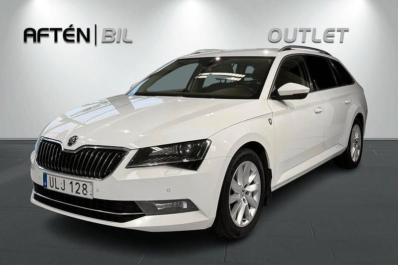 Vit Begagnad 2018 Skoda Superb Business Line Kombi | 154 800 kr (Superpris) - Bild 1/3