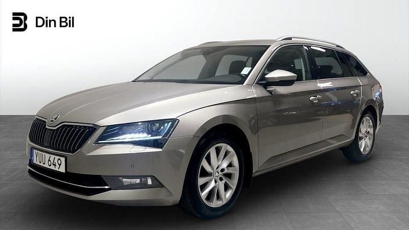 Ljusbrun Begagnad 2018 Skoda Superb Business Line Kombi | 224 900 kr (Marknadspris) - Bild 1/4