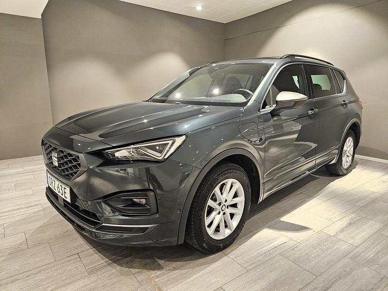 Mörkgrön Begagnad 2021 Seat Tarraco FR SUV | 319 000 kr (Marknadspris) - Bild 1/3