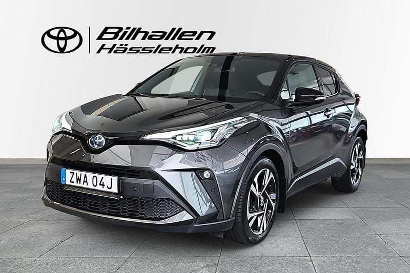 Mörkgrå (grå) Begagnad 2022 Toyota C-HR Edition SUV | 319 900 kr (Lite dyr) - Bild 1/4