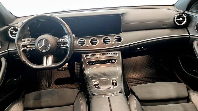 Begagnad Mercedes E300 AMG line 194 HK (142 kW) 2022 Grå