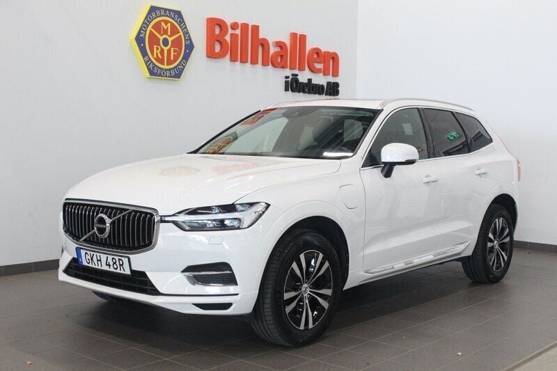 Vit Begagnad 2021 Volvo XC60 Momentum SUV | 379 000 kr (Superpris) - Bild 1/4