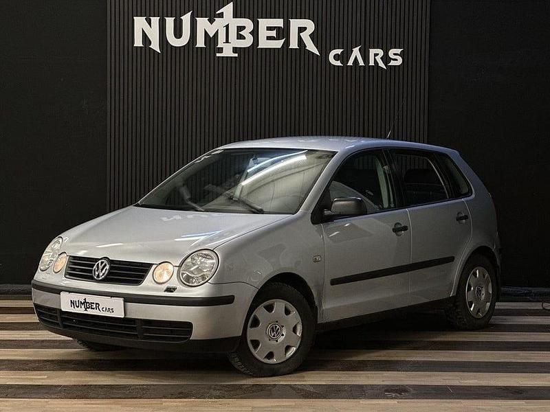 Begagnad VW Polo Basis 75 HK (55 kW) 2003 Silver Halvkombi