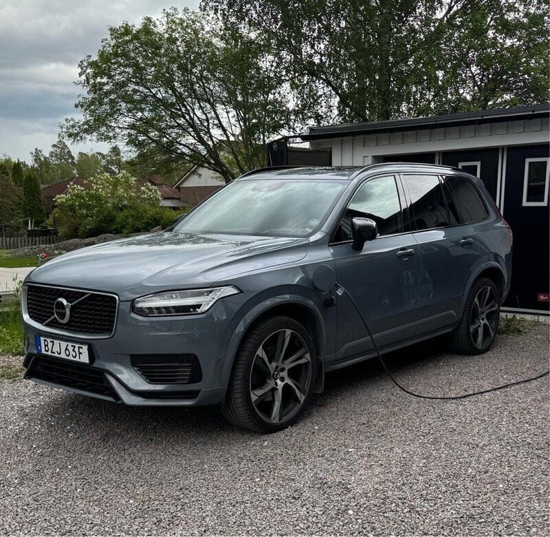 Grå Begagnad 2020 Volvo XC90 R-Design SUV | 485 000 kr (Marknadspris) - Bild 1/4