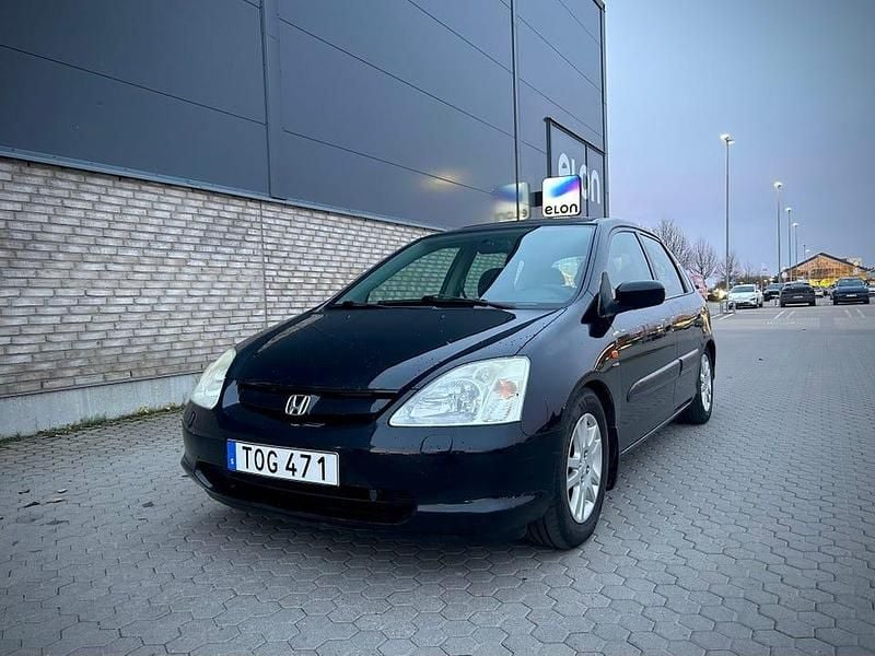 Svart Begagnad 2002 Honda Civic Halvkombi | 23 000 kr (Lite dyr) - Bild 1/4