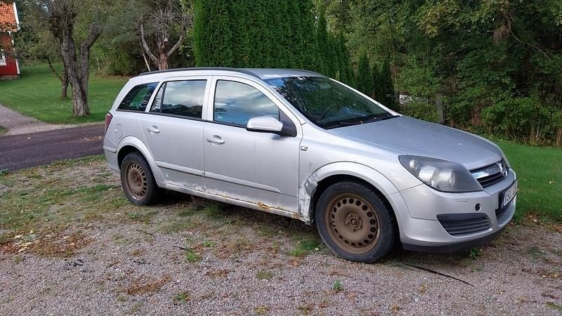 Grå Begagnad 2006 Opel Astra Kombi | 3 000 kr (Superpris) - Bild 1/4