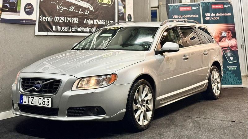 Ljusgrå Begagnad 2012 Volvo V70 Momentum Kombi | 79 900 kr (Marknadspris) - Bild 1/4