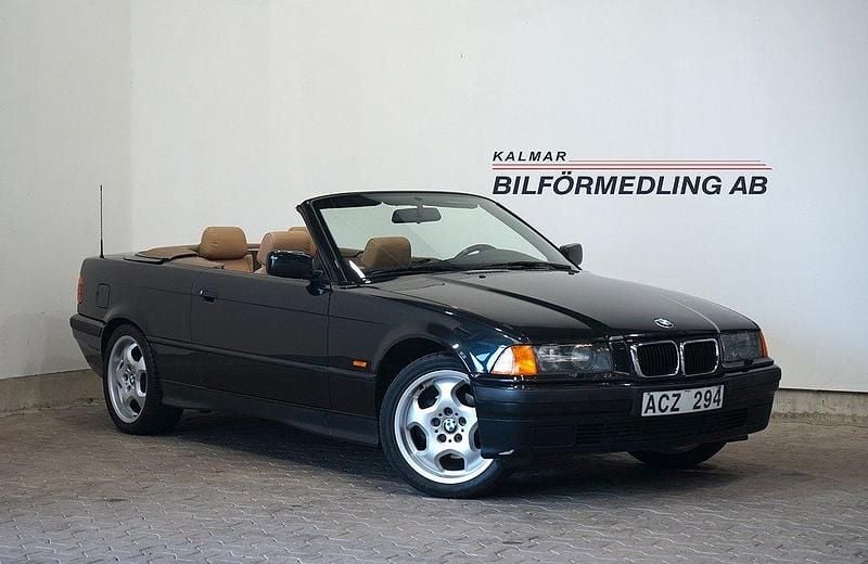 Svart Begagnad 1998 BMW 318 Cabriolet Cab | 119 900 kr - Bild 1/4