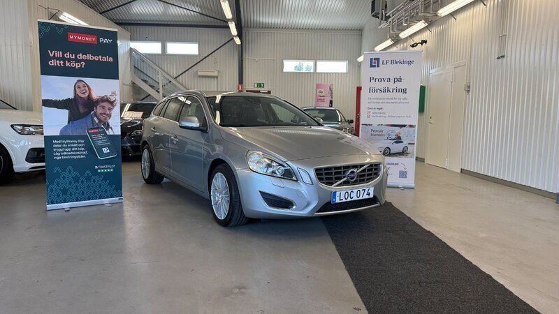 Silver Begagnad 2011 Volvo V60 Summum Kombi | 104 900 kr (Marknadspris) - Bild 1/4