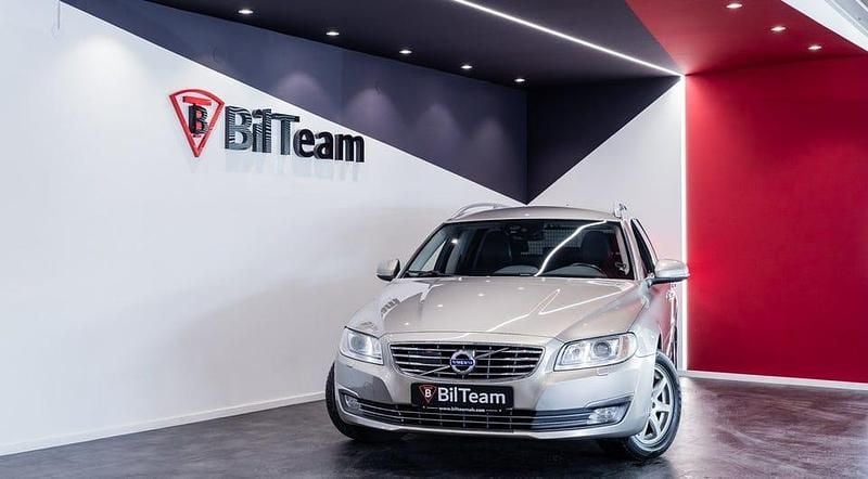 Begagnad Volvo V70 Standard 150 HK (110 kW) 2016 Ljusbrun Kombi