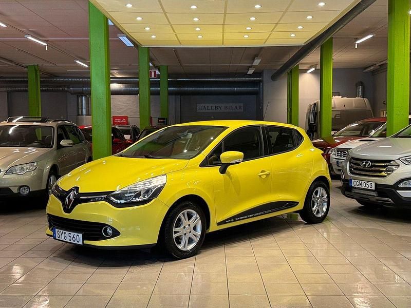 Gul Begagnad 2015 Renault Clio IV Halvkombi | 64 900 kr (Bra pris) - Bild 1/4