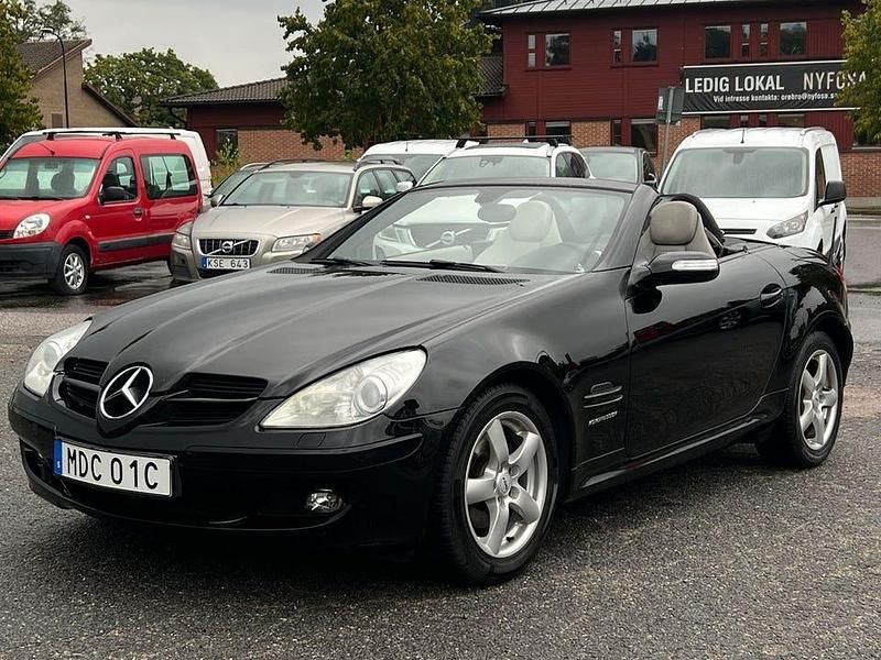 Svart Begagnad 2004 Mercedes SLK200 Cab | 129 900 kr (Lite dyr) - Bild 1/4