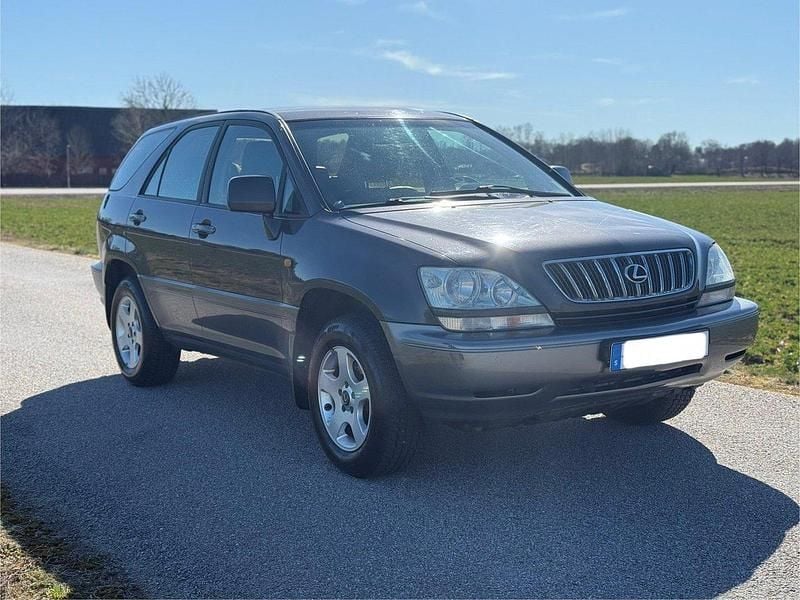 Begagnad 2001 Lexus RX300 SUV | 23 000 kr - Bild 1/4