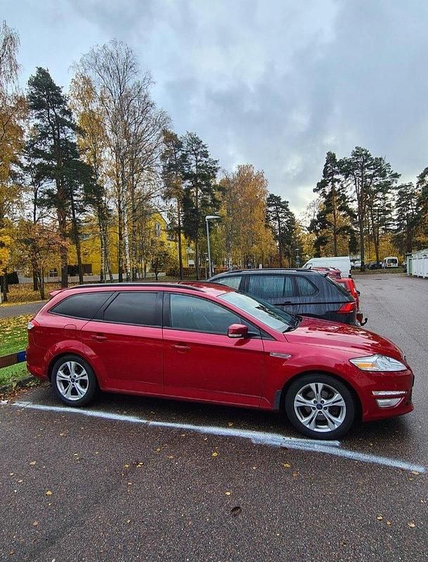 Röd Begagnad 2012 Ford Mondeo Sport Kombi | 63 500 kr (Marknadspris) - Bild 1/4
