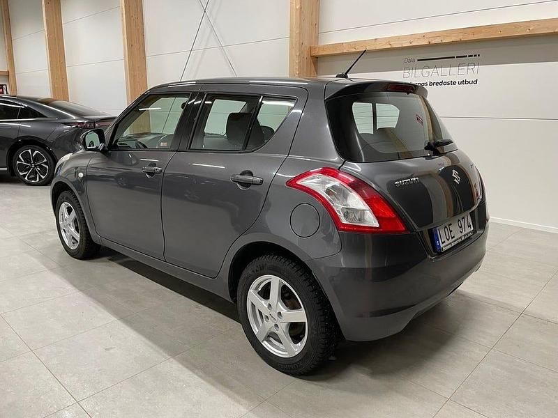 Begagnad Suzuki Swift 94 HK (69 kW) 2010 Grå Halvkombi
