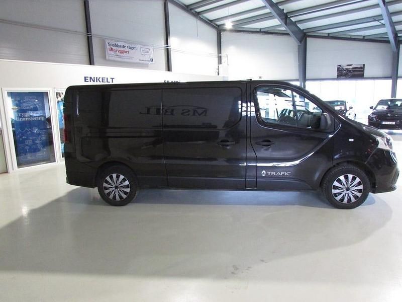 Begagnad Renault Trafic 125 HK (91 kW) 2018 Svart Minibuss