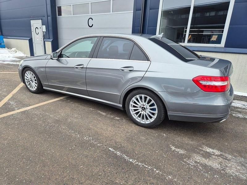Begagnad Mercedes E220 Avantgarde 170 HK (125 kW) 2012 Silver Sedan