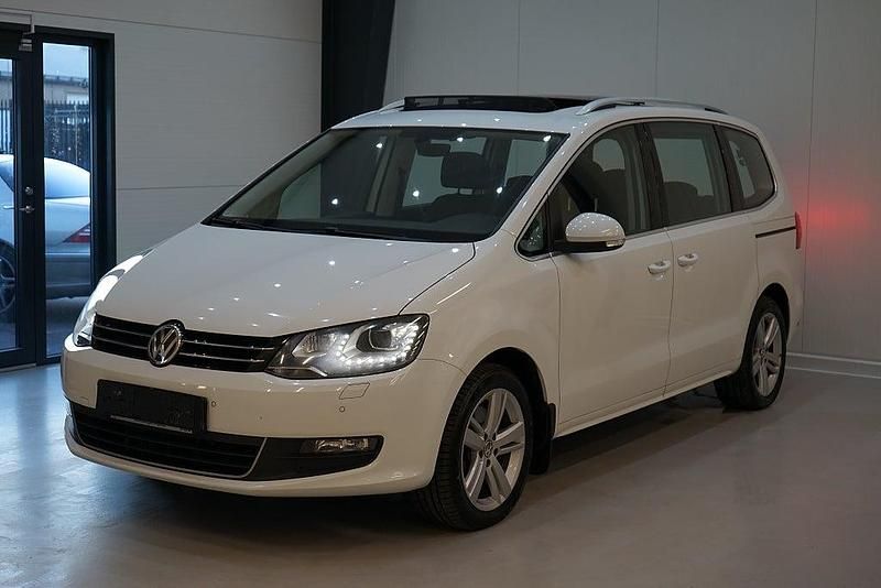 Begagnad VW Sharan 150 HK (110 kW) 2017 Vit Minibuss