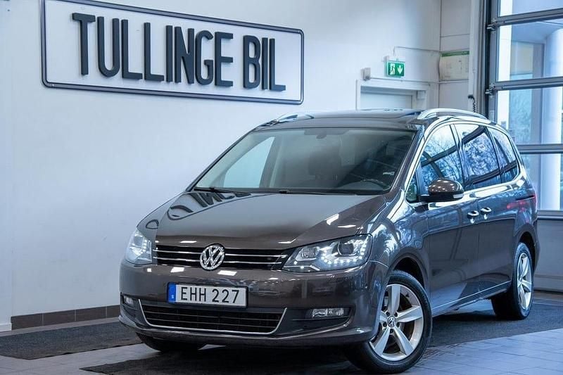 Mörkbrun Begagnad 2015 VW Sharan Minibuss | 164 900 kr (Bra pris) - Bild 1/4