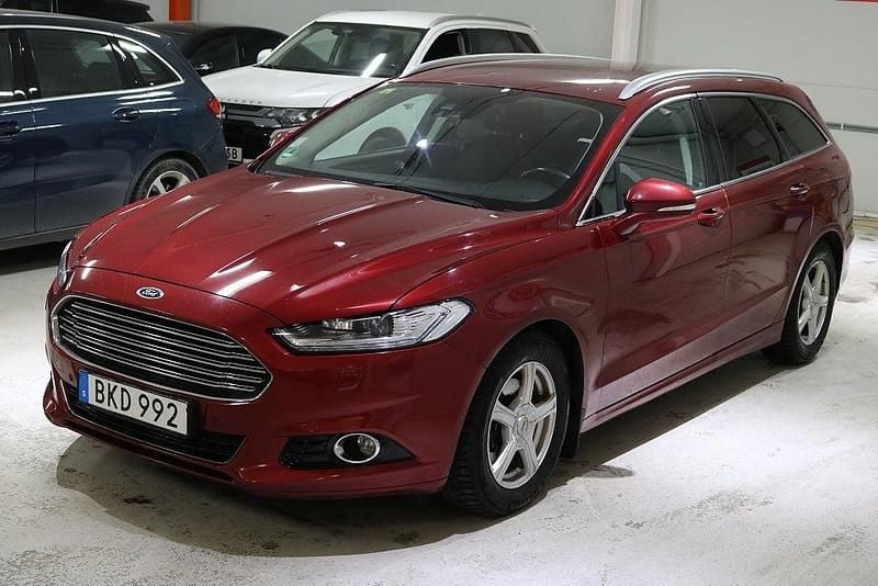 Begagnad Ford Mondeo Titanium 180 HK (132 kW) 2014 Röd Kombi