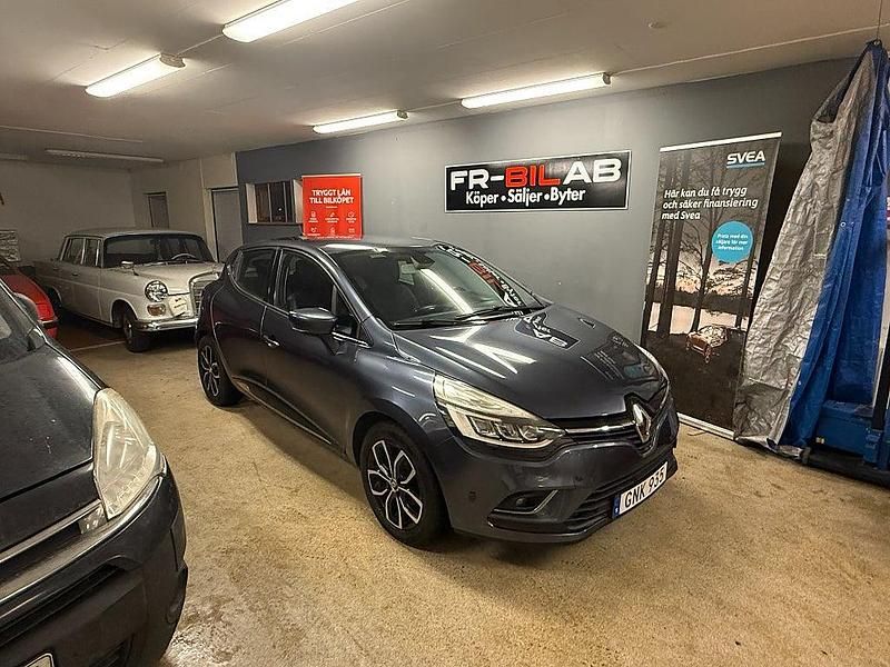 Grå Begagnad 2016 Renault Clio IV Intens Halvkombi | 69 500 kr (Marknadspris) - Bild 1/4
