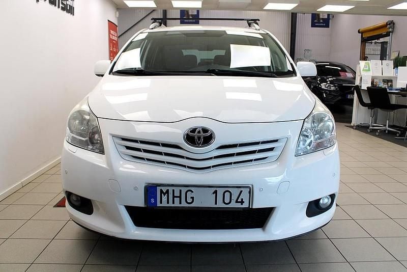Begagnad Toyota Verso 127 HK (93 kW) 2011 Vit Minibuss